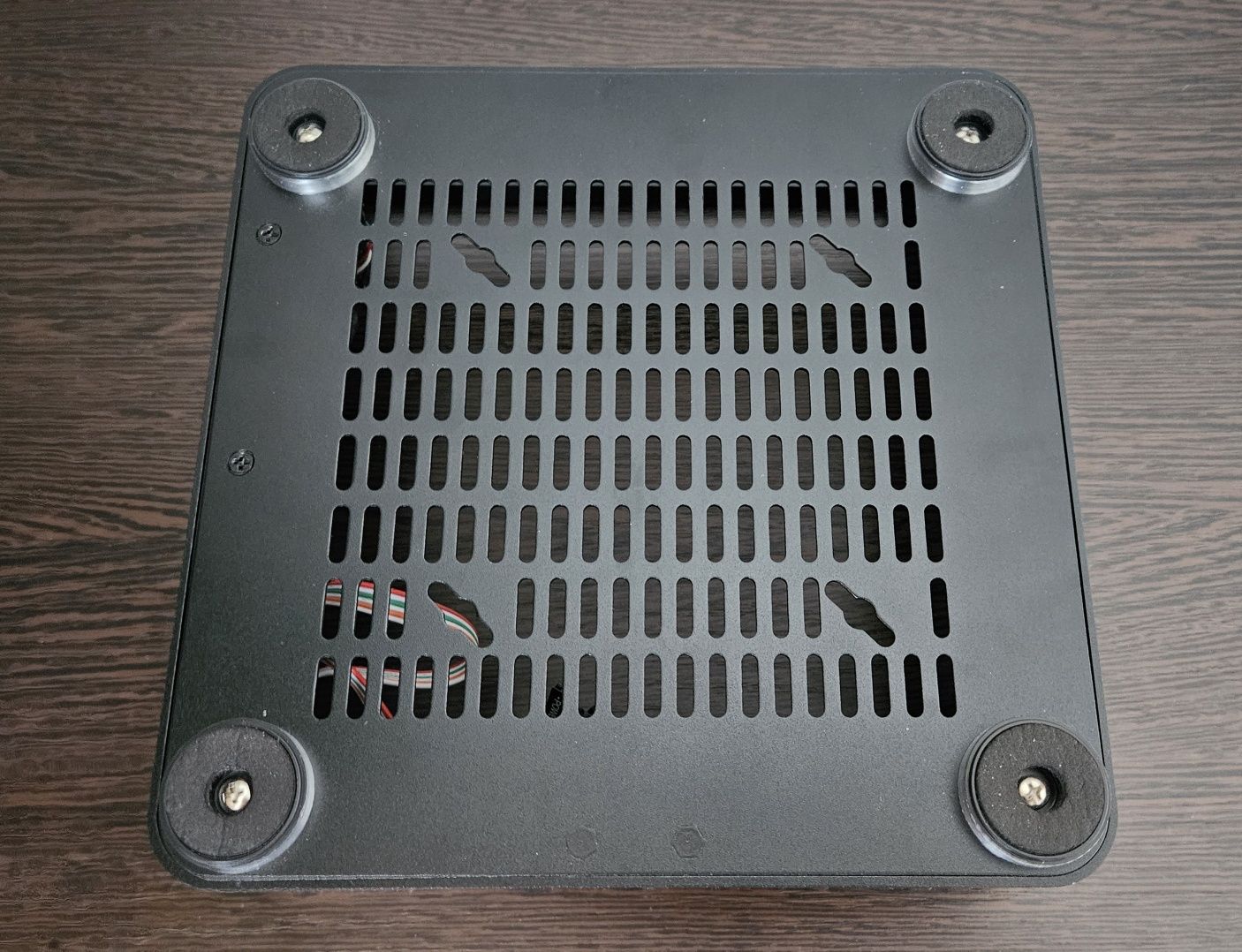 Компактный корпус для компьютера mini-itx