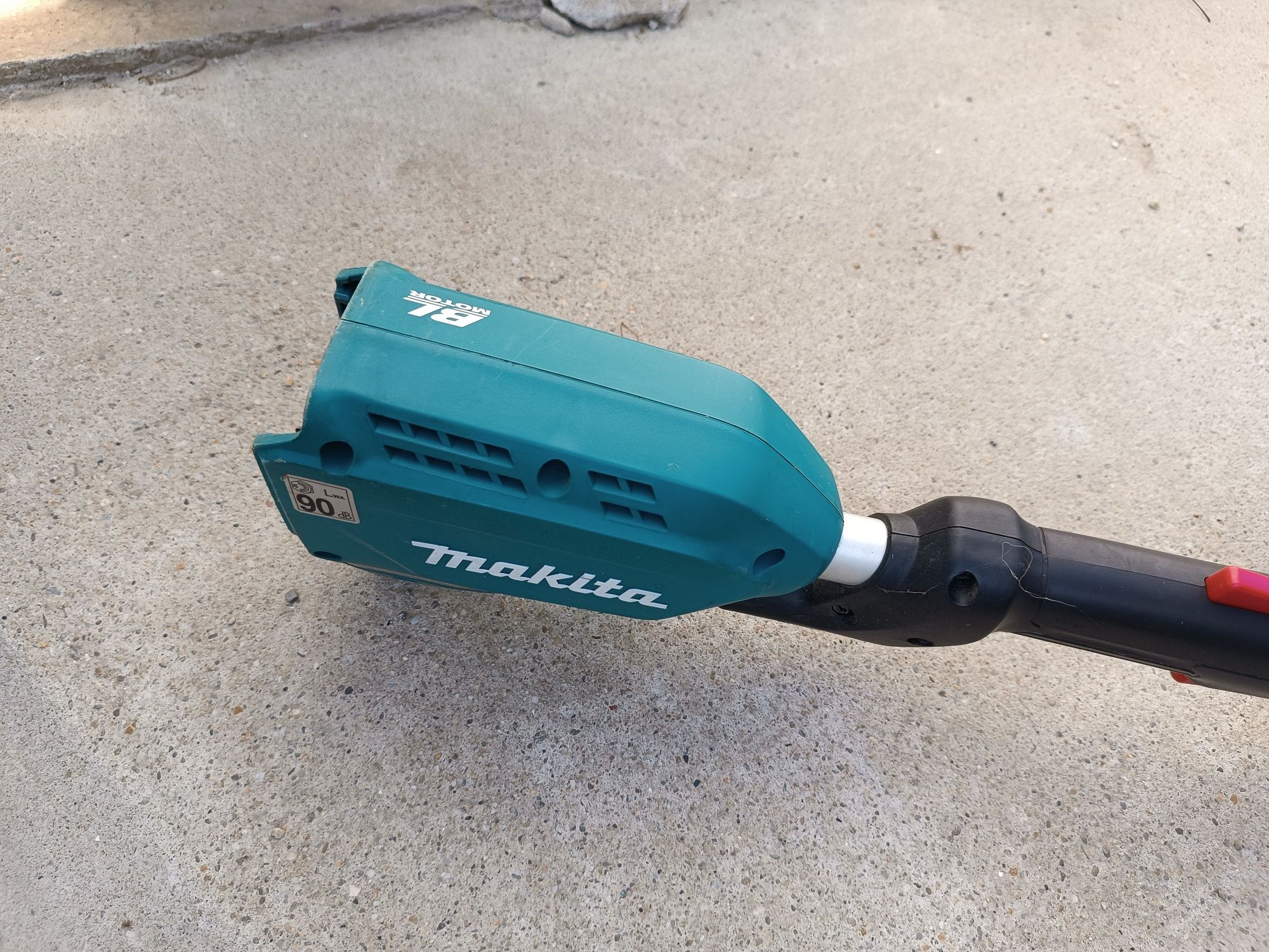 Makita coasa electrica 18v dur187