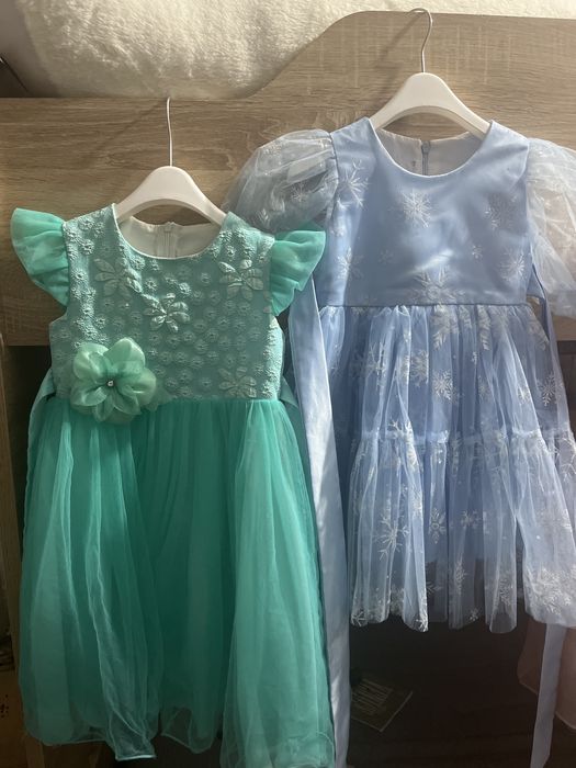 Продам платья новогодние детские