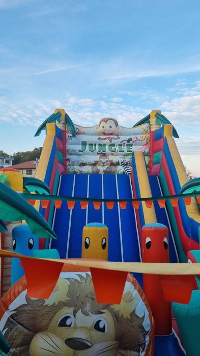 Надуваем батут Атракцион