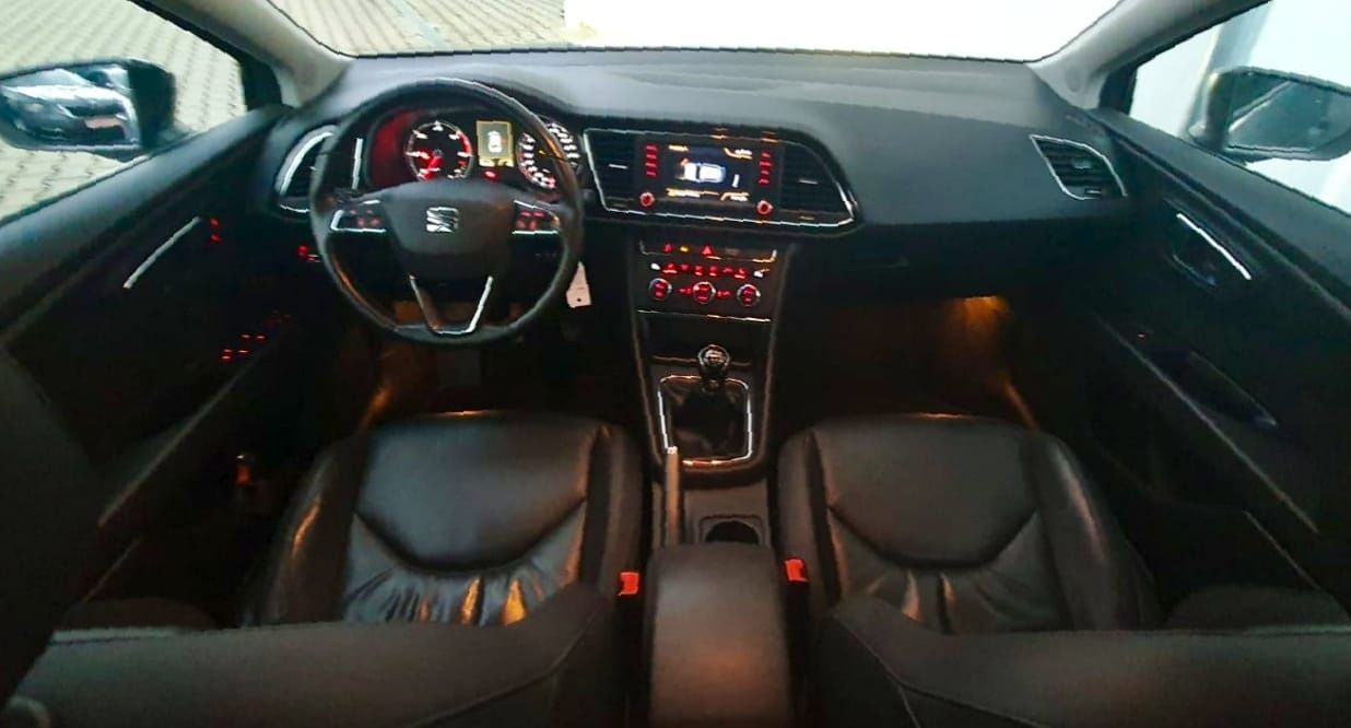 SEAT LEON ST Line model 2015 Navi /Matrix Led / Piele / Full