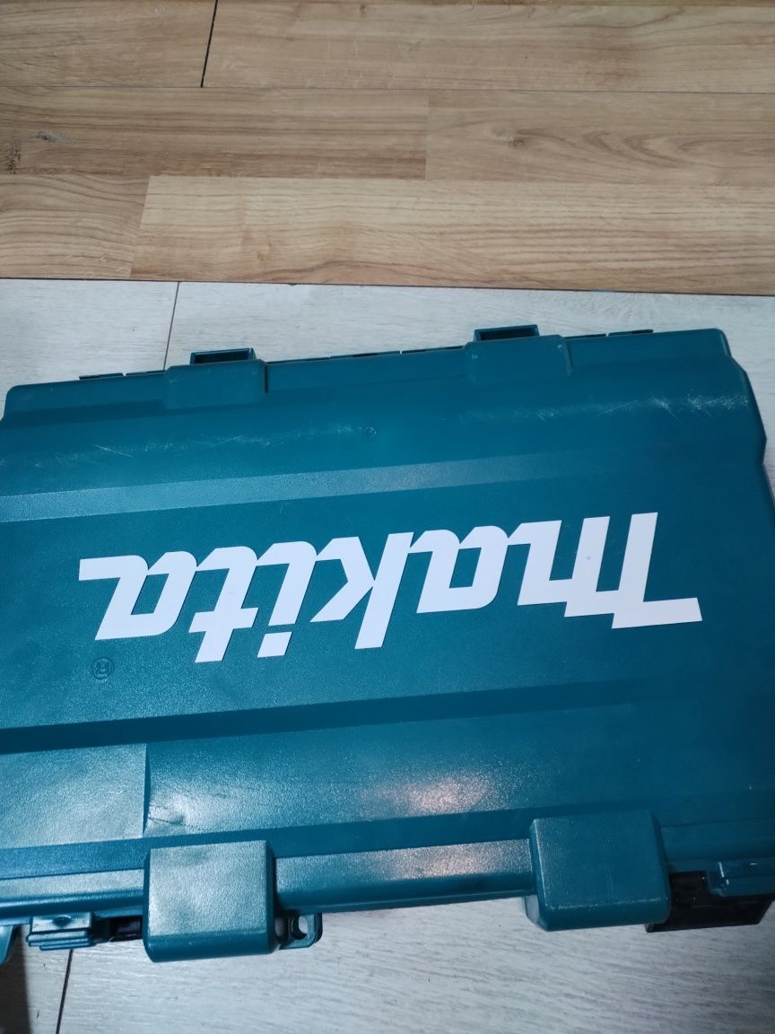 Vând urgent unelte pt construcții