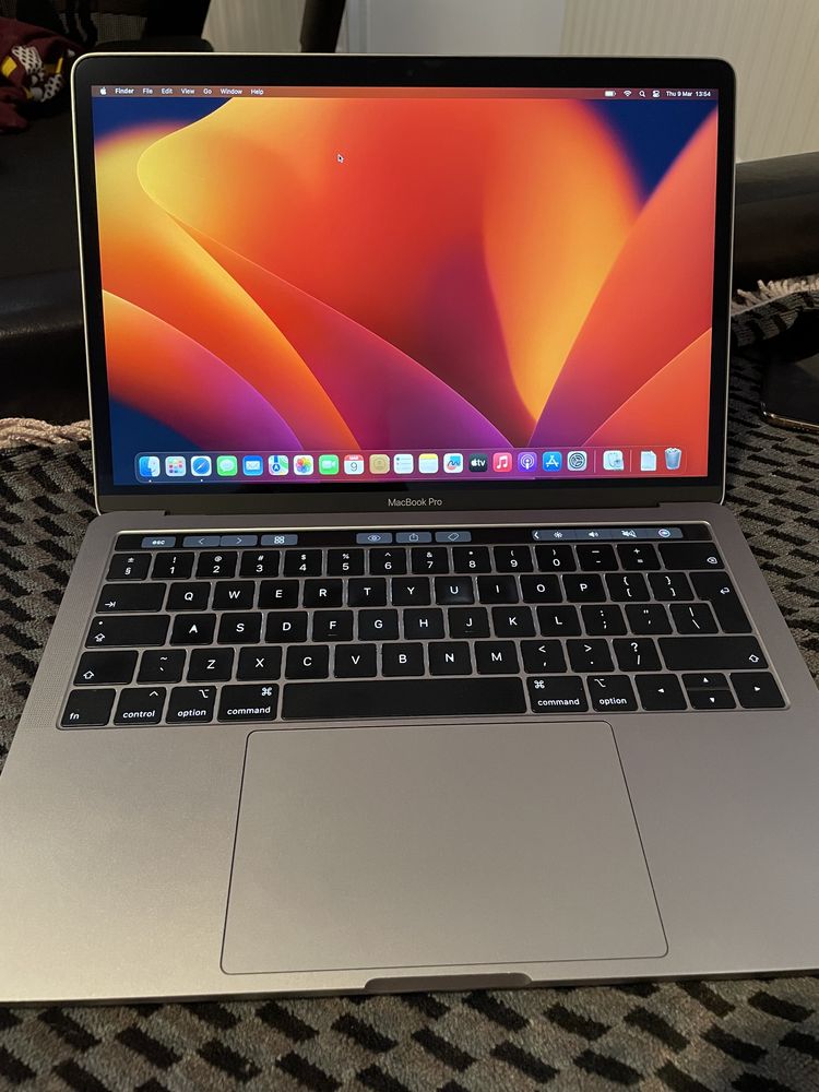 Vand Macbook Pro 2018 i7 16gb ram