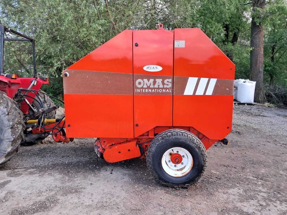 balotiera marca Omas pentru baloti rotunzi