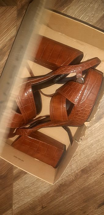 Туфли МАНГО, абсолютно новые, 39-40 размер, удобные, стильные.