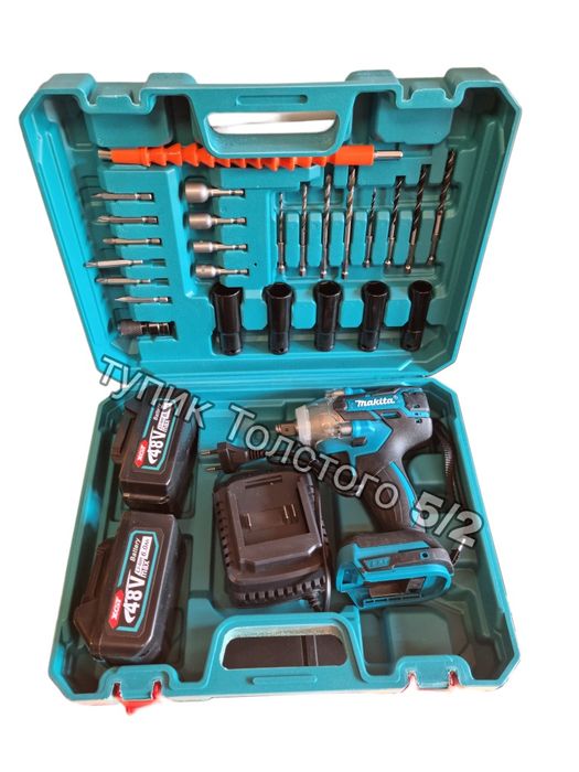 Гайковерт с набором насадок