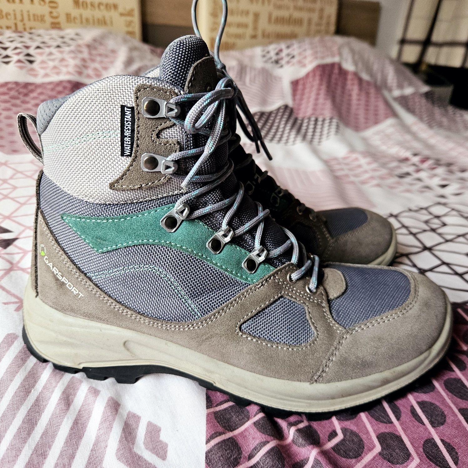 Дамски туристически обувки GarSport, подметка Vibram