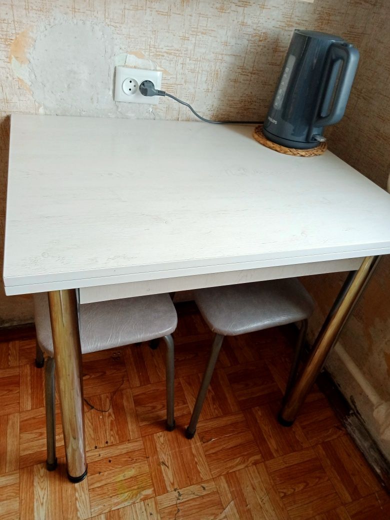 Обеденный стол на кухню,
