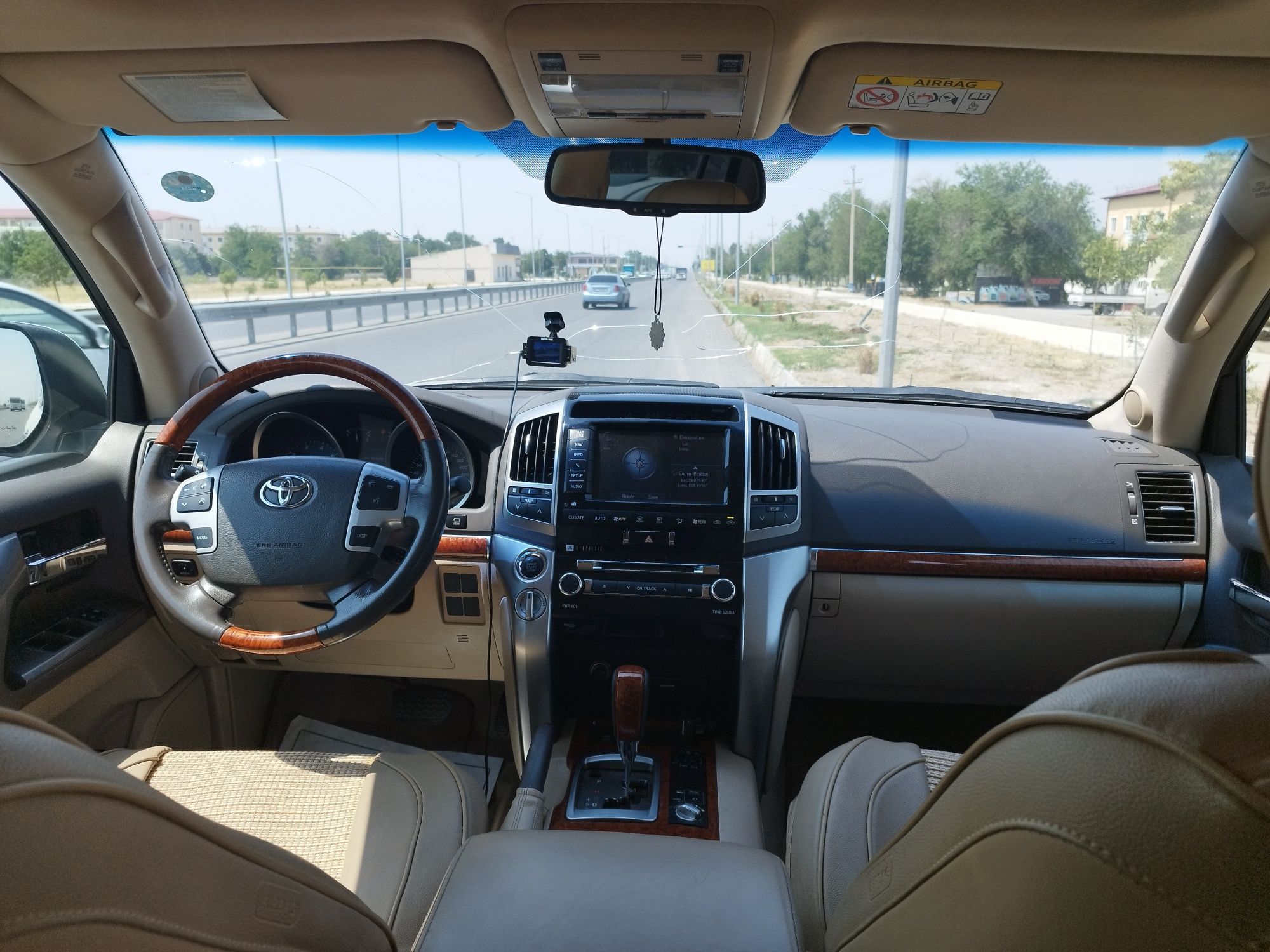 Land cruiser 200 sotiladi srochna