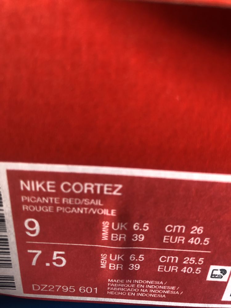 Nike, pikante red, класически модел