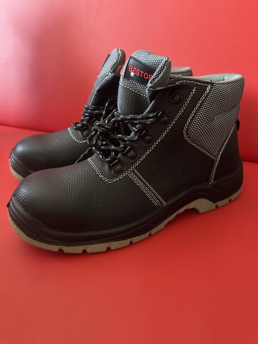 Рабочие ботинки .  Новые . С металическим подноском