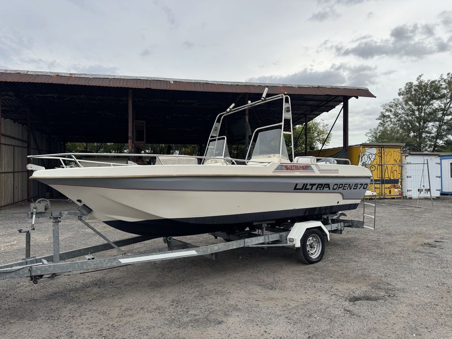 Лодка 5.7м с мотор Yamaha 115hp на 400 мото часа