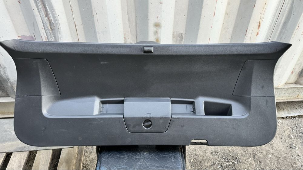 Облицовка крышки багажника Volkswagen Tiguan c 2019 г.в.