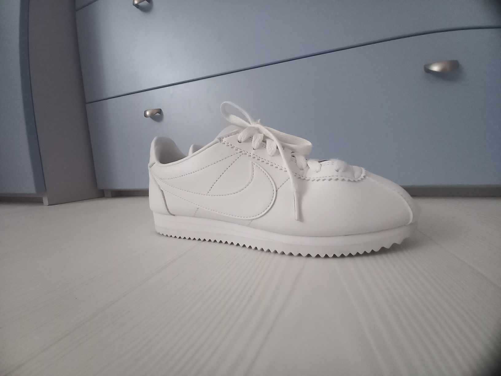 Nike Cortez       .