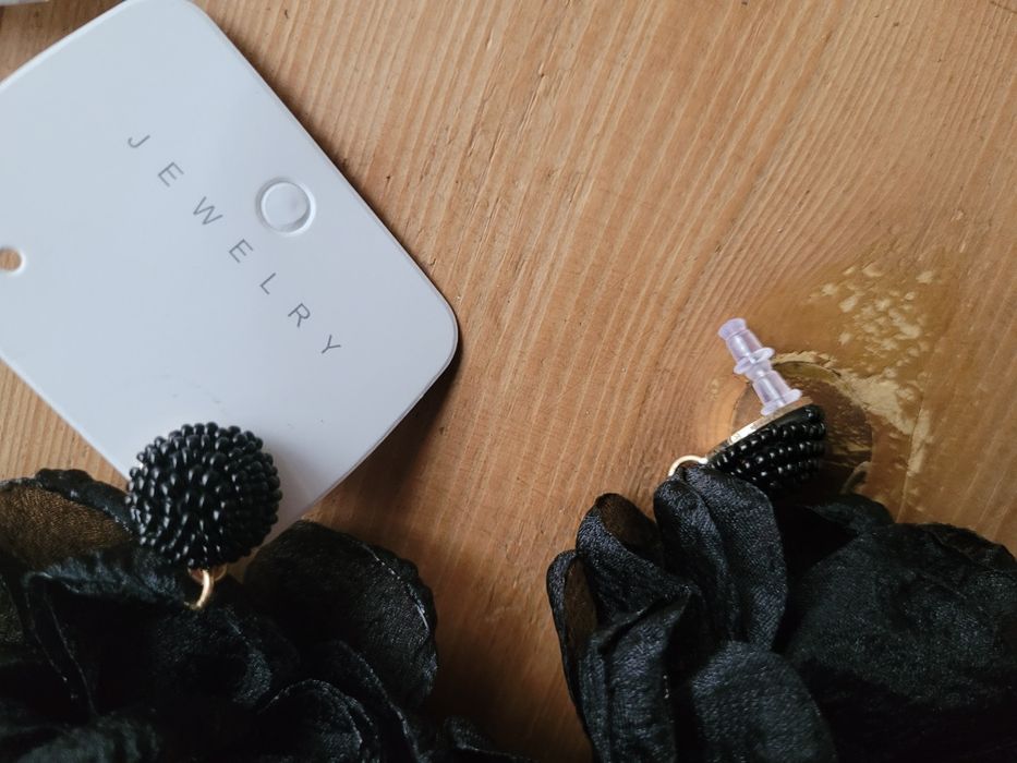 Cercei mari negri tip floare