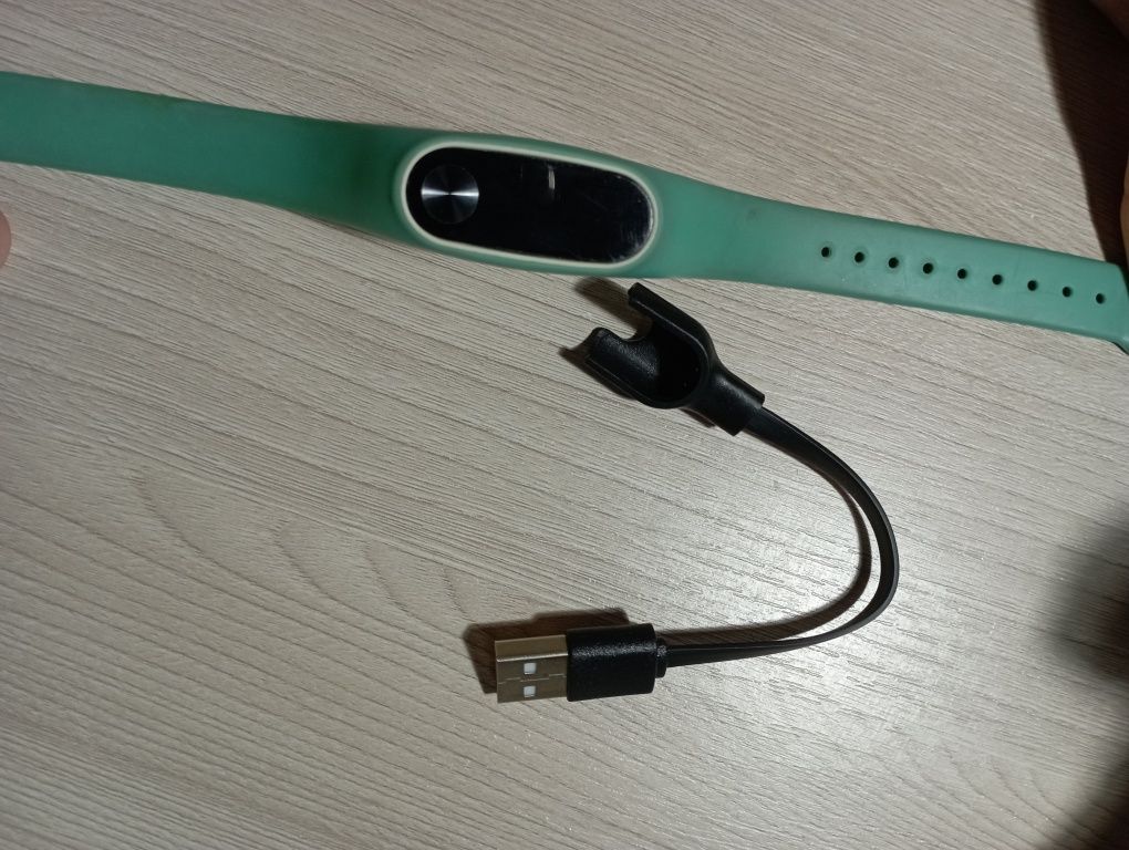 Продаю Mi Band 2