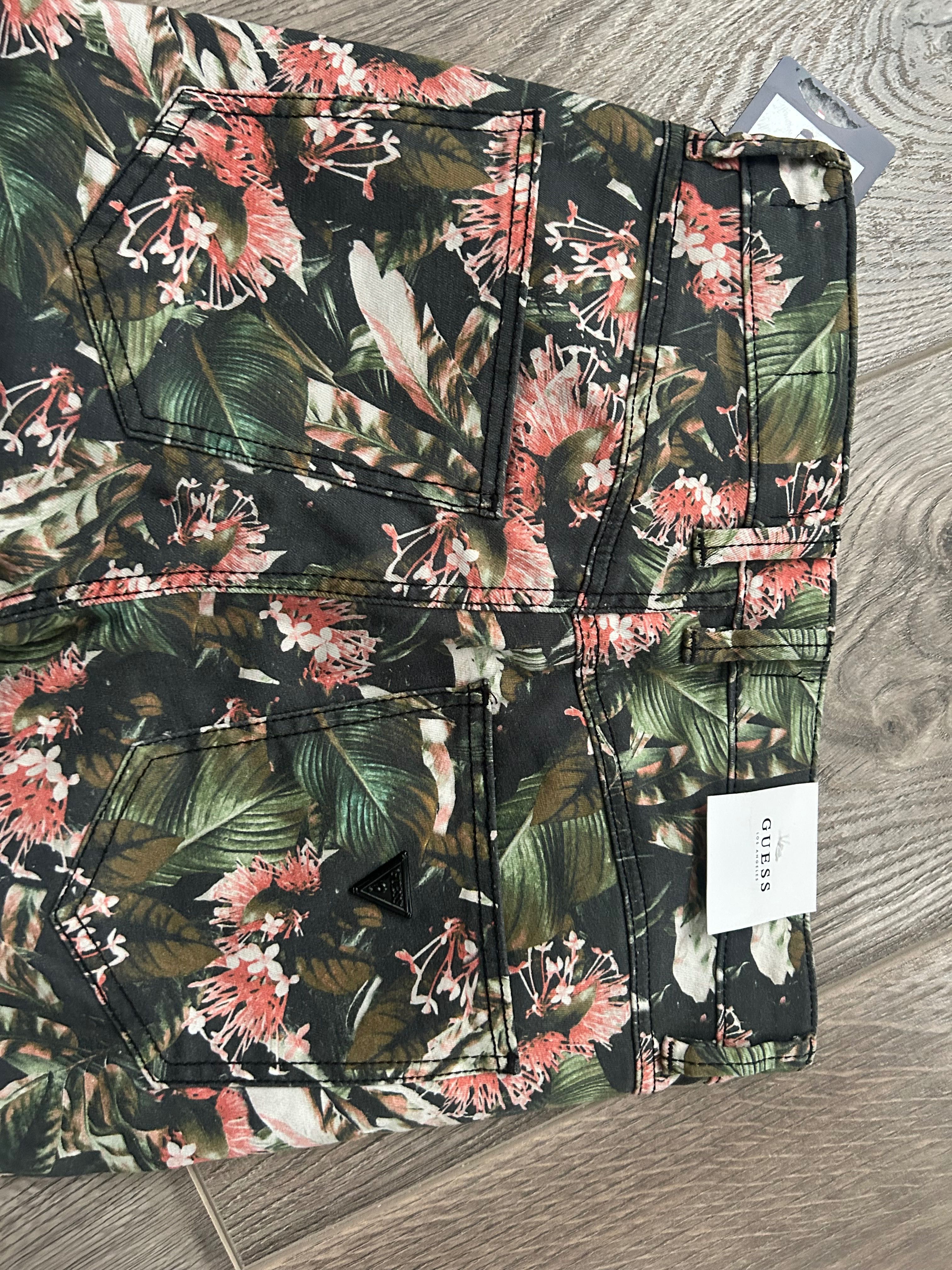 Оригинални нови дънки на Armani Exchange и панталон на Guess
