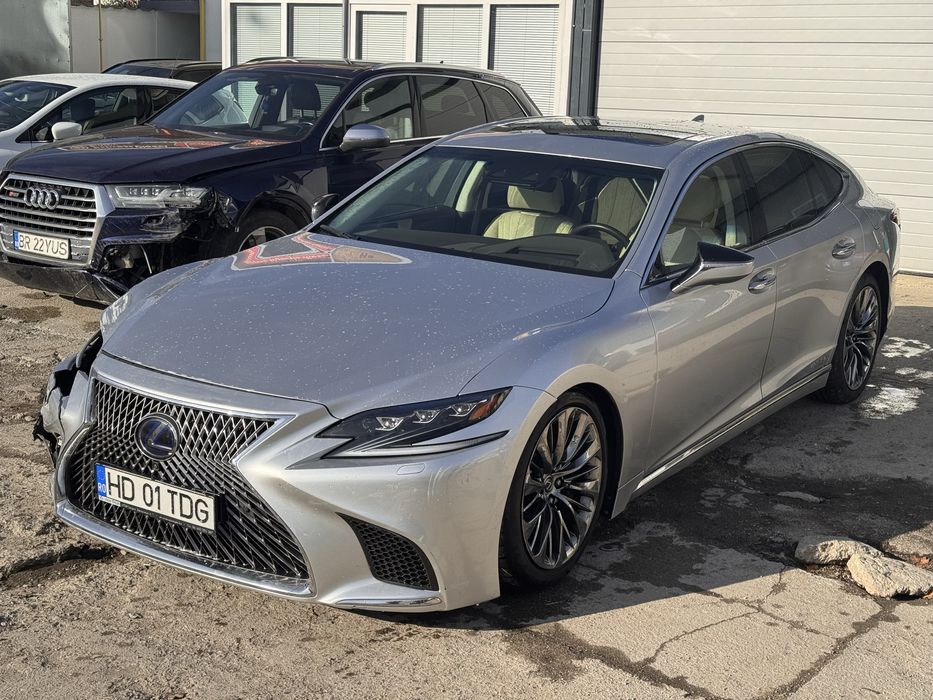 Lexus LS500h 4x4 2018 Luxury usor avariat