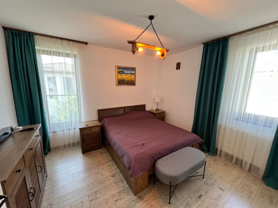 Proprietar închiriez vila duplex 4 camere in Otopeni central