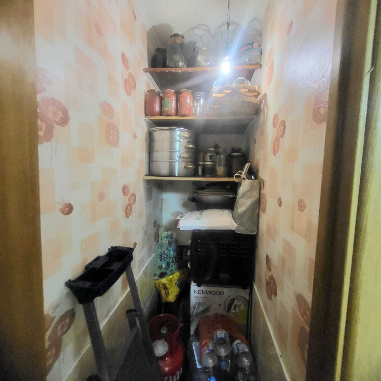 продам 3 комнатную Улучшенной Металлургов