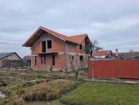 Casa de vanzare la stadiu care este in poze