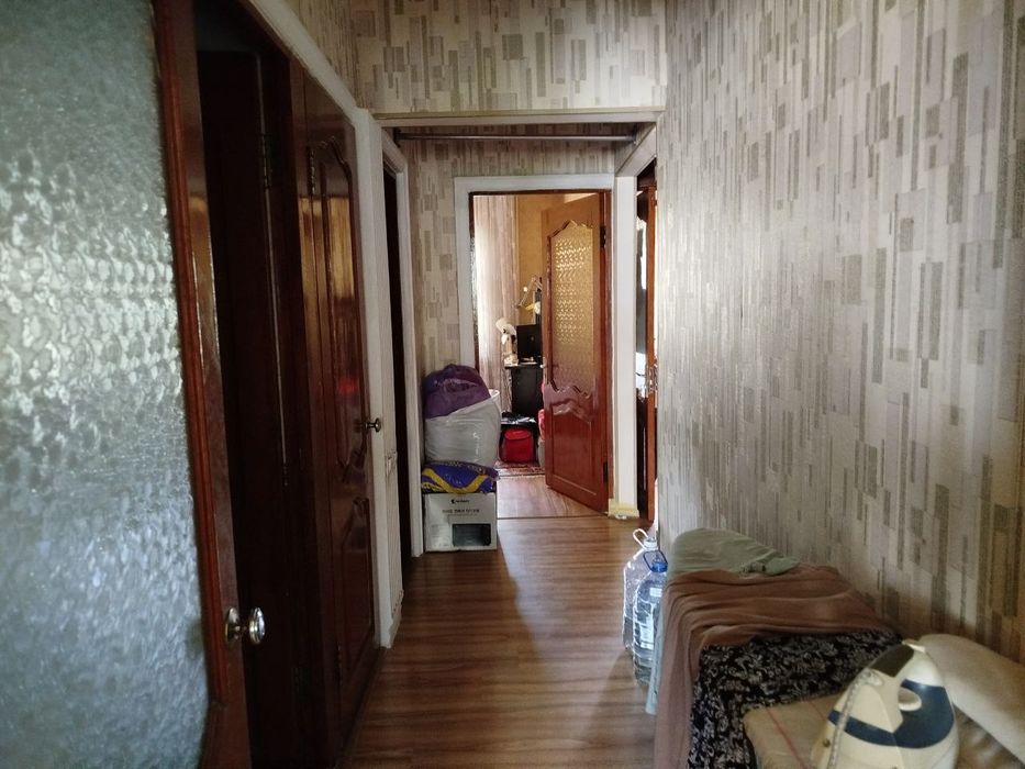 Oila bilan turushga o'qiydigan ishlaydigan qizlar ayolga kvartira bor