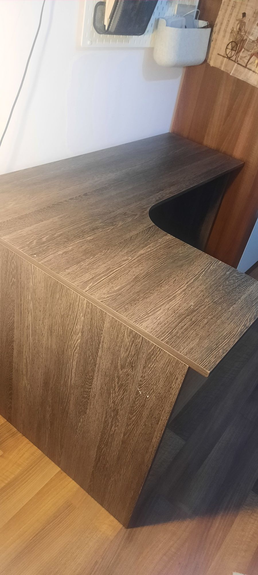 Vand birou in L 140, cu 100, cu 45, h 80cm