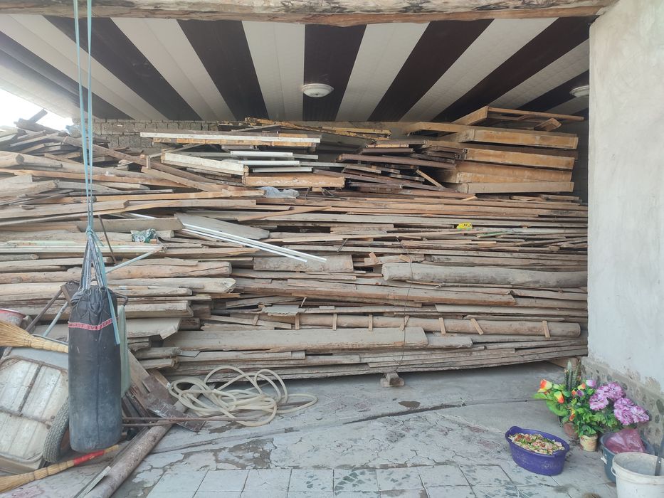 Тахта болор васта эшик дереза сотилади