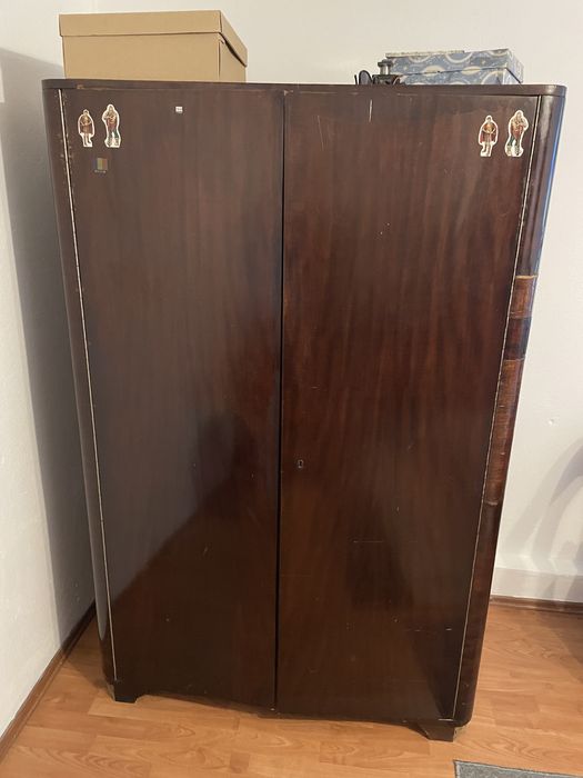 Dulap vechi traditional / Banca lavita rustica