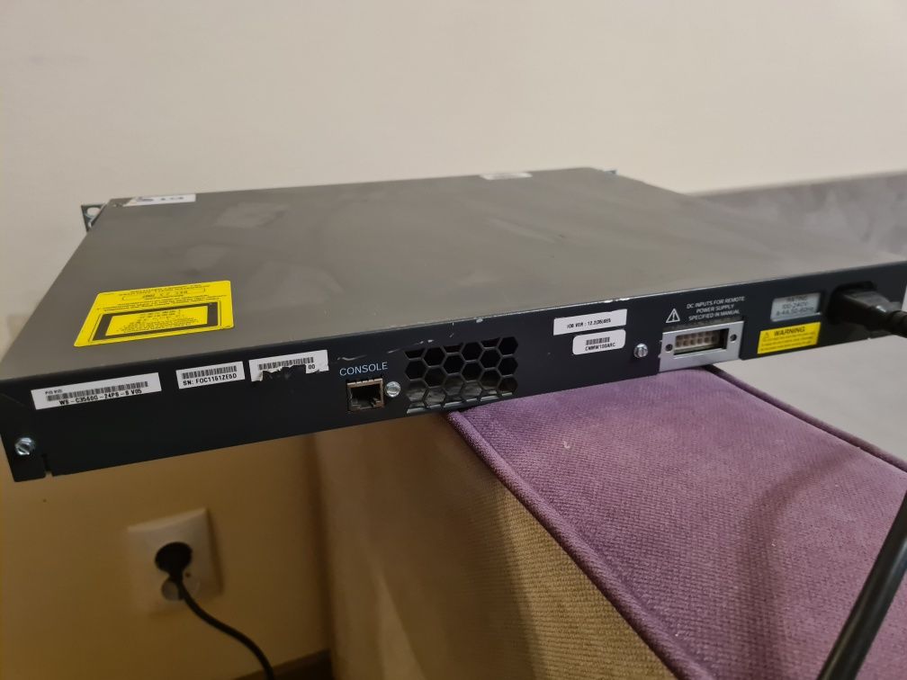 Switch CISCO SYSTEMS WS-C3560G-24PS-S V05, funcțional.