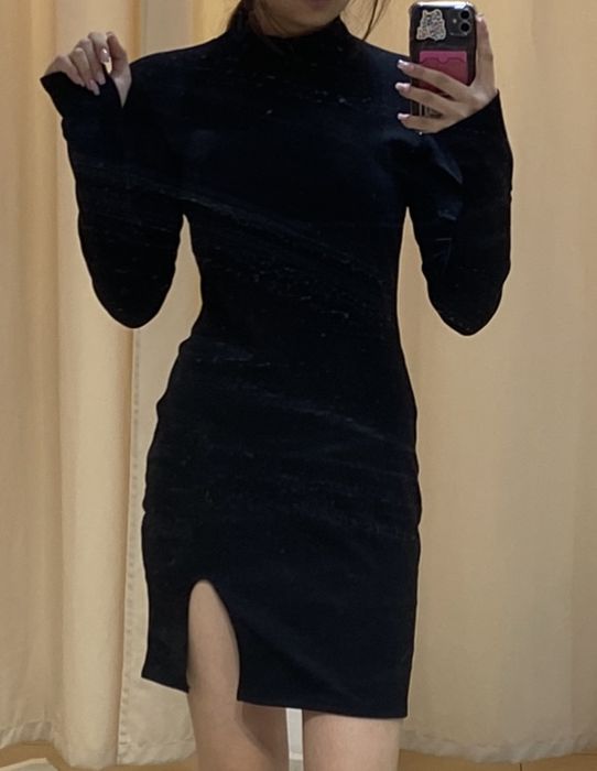 черное мини платье