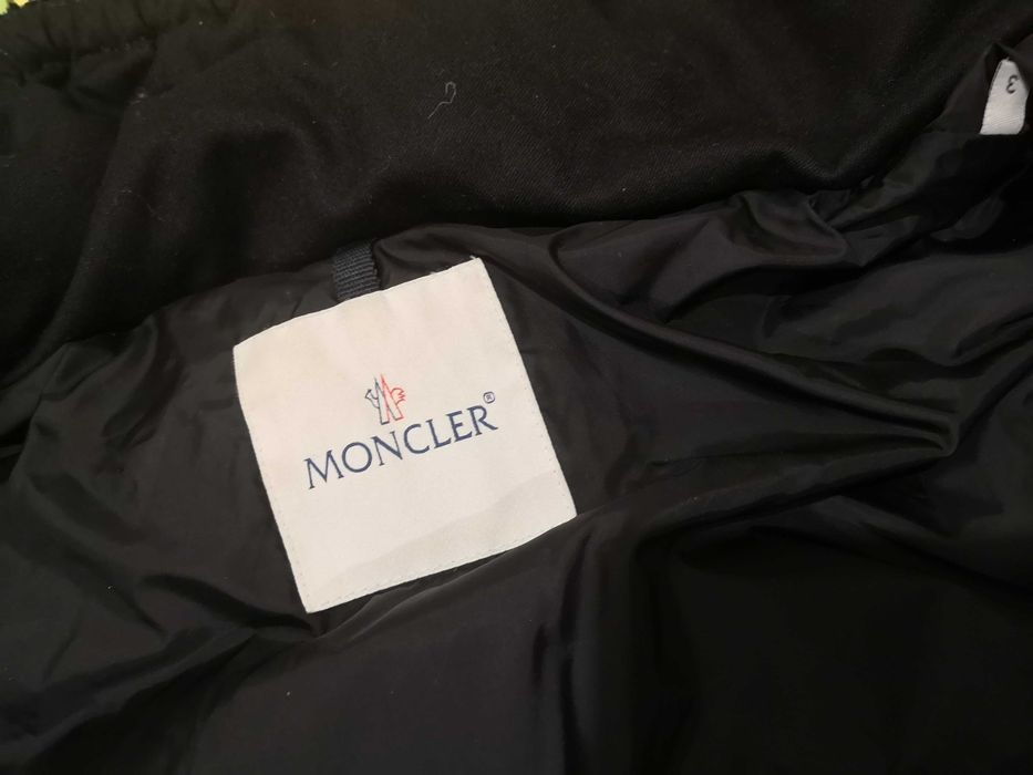 '' Moncler''оригинално пухено дамско яке Л размер