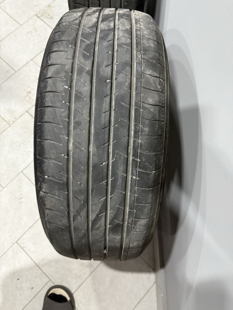 Продам резину yokohama 215.55.r17