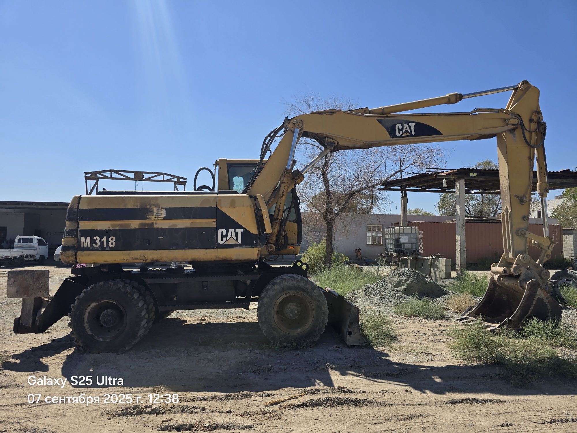 Ekskavator Cat M318 Sotiladi