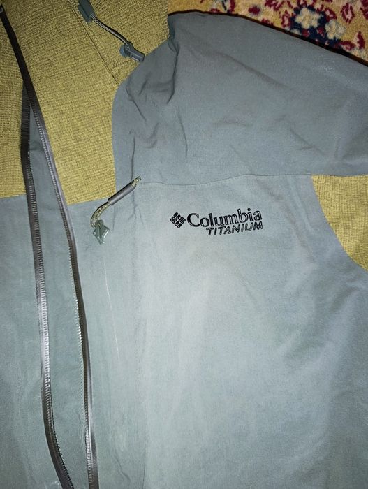Vând geacă sport Columbia Titanium