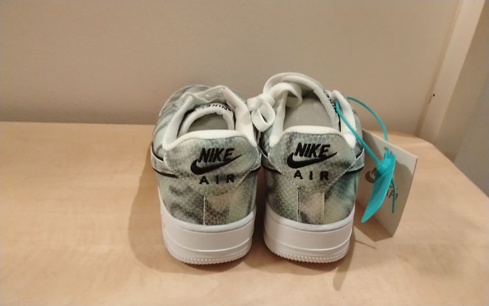 Adidasi nike cameleon