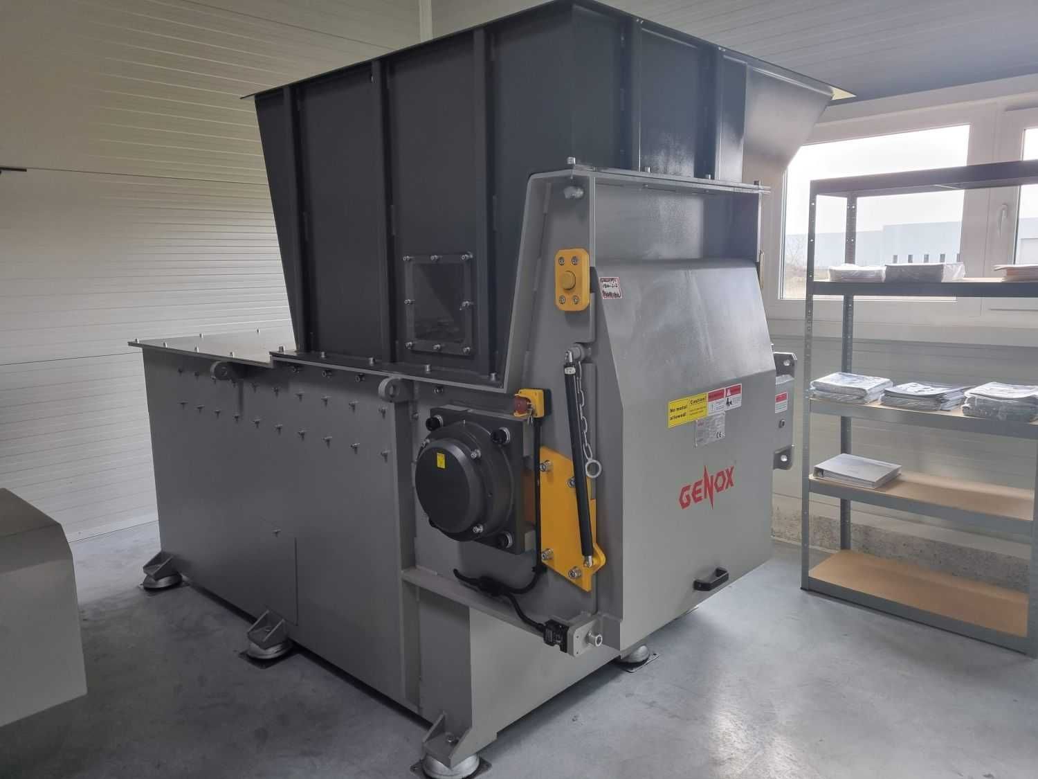 Vind  din  stoc la  pret  promotional  , un shredder  nou  model V-800