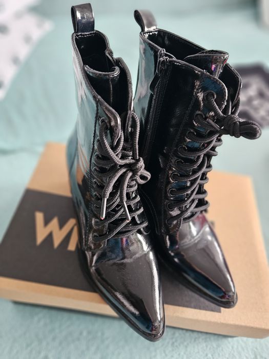 Vând ghete damă lăcuite mărimea 37 !