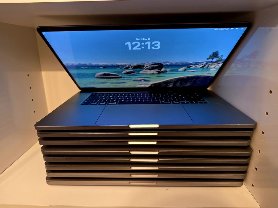 Apple MacBook Pro i7 16" cu touchbar
2.6GHz, 16GB, 512GB

Prefer sa le