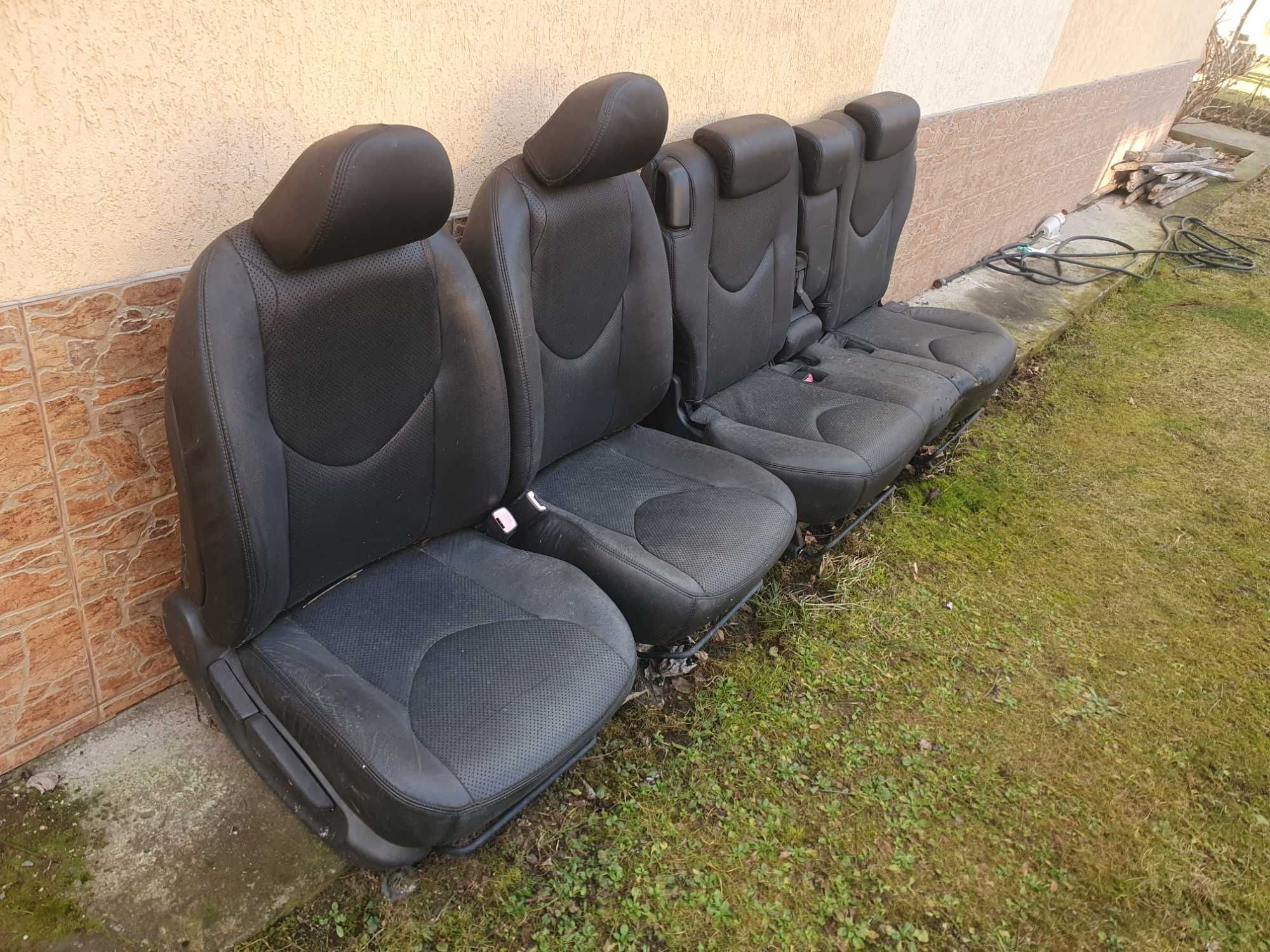 Scaune piele fata /spate Toyota Rav 4,impecabile