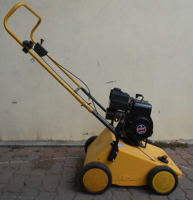 Scarificator aerator gazon motor benzina