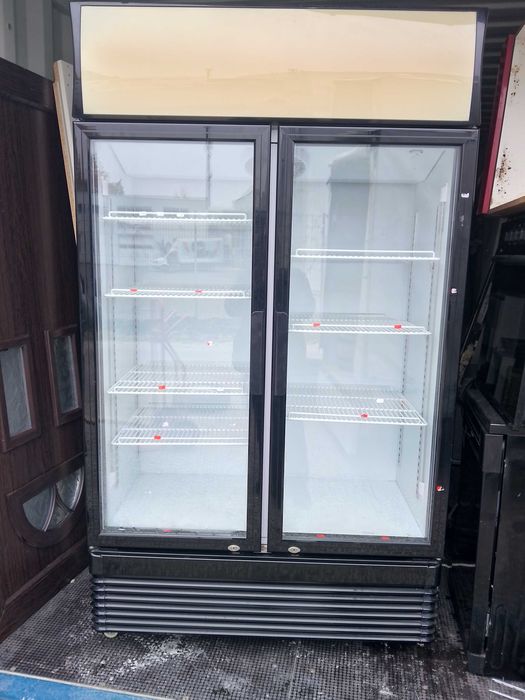 Vând vitrina frigorifica dubla