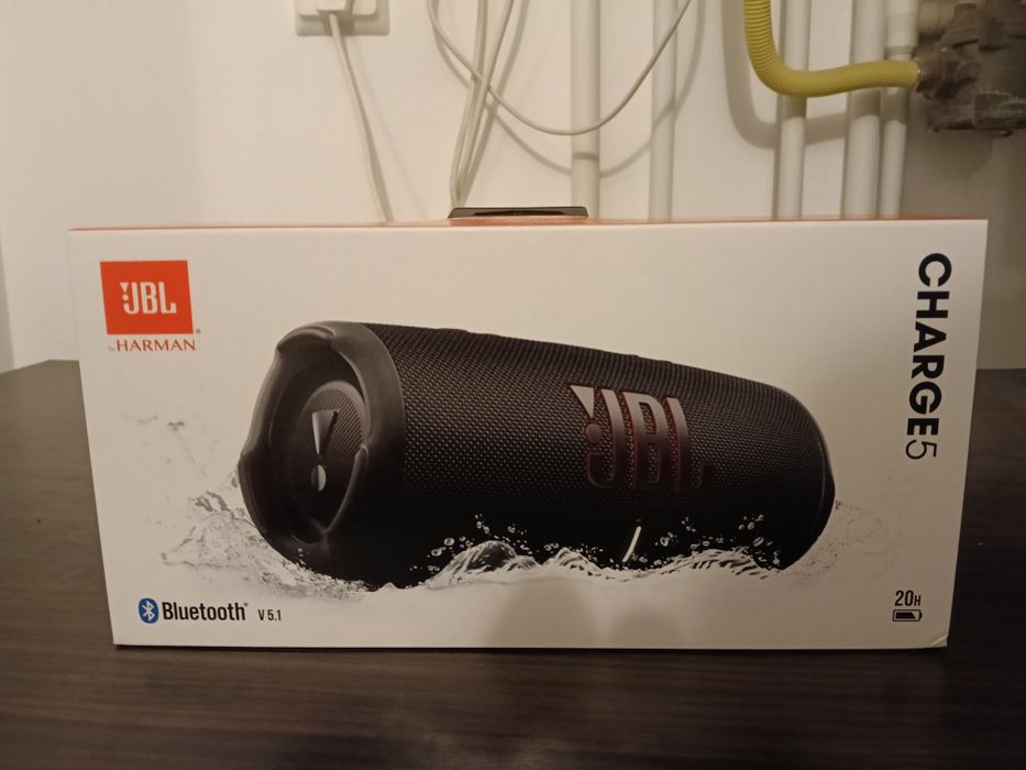 Vând boxă JBL Charge 5 folosită puțin