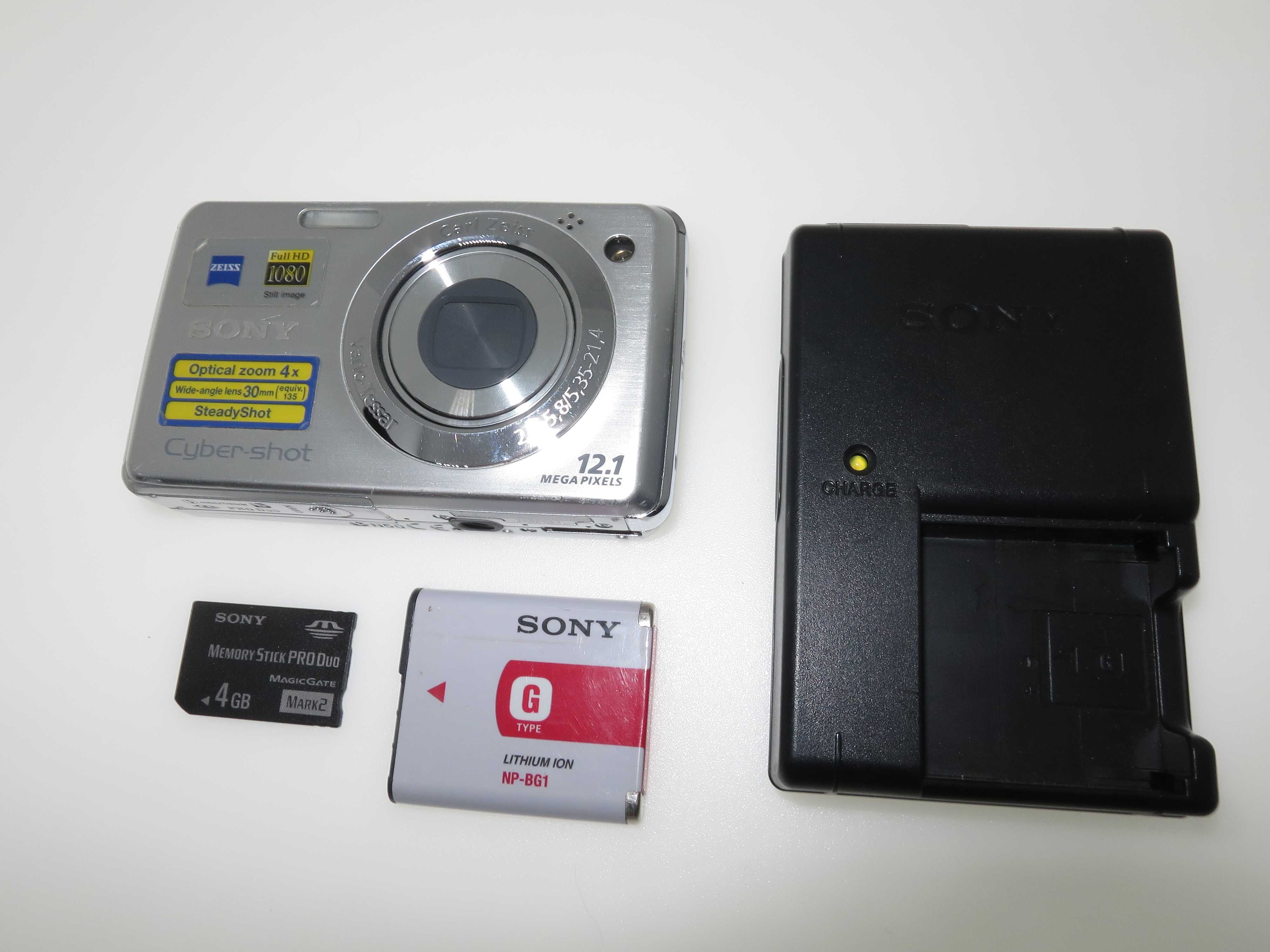 Sony Cyber-shot W210 компактен фотоапарат, комплект камера и зарядно