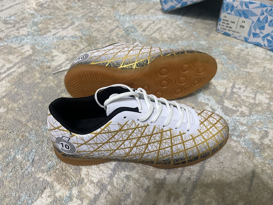 Бутсы футбольные