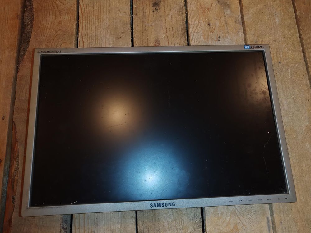 Monitoare 22” – HP, Fujitsu, Samsung, Bestech (industriale)