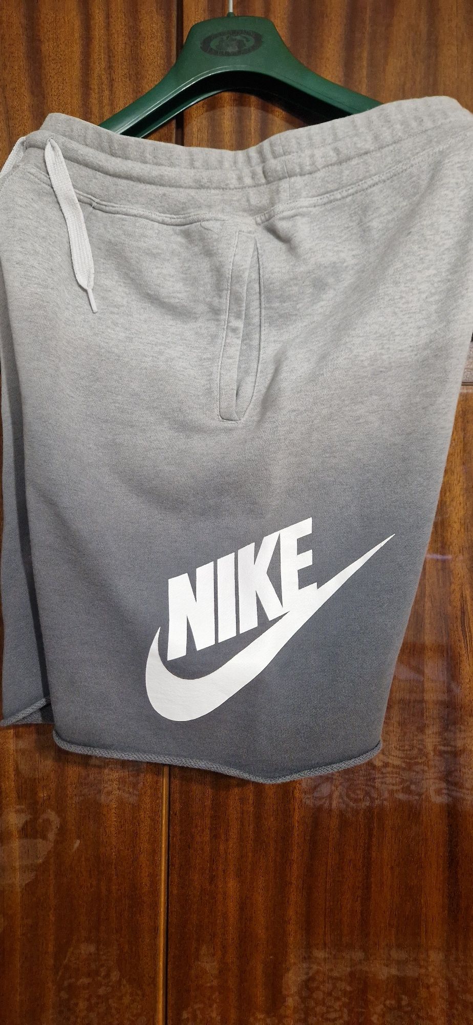 NIKE къси спортни панталони  преливащи уникален модел.