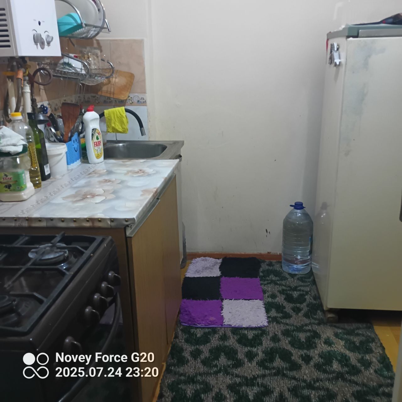 Сдаётся квартира 2х комната в чирчике 1 этаж наваи около 9 школы