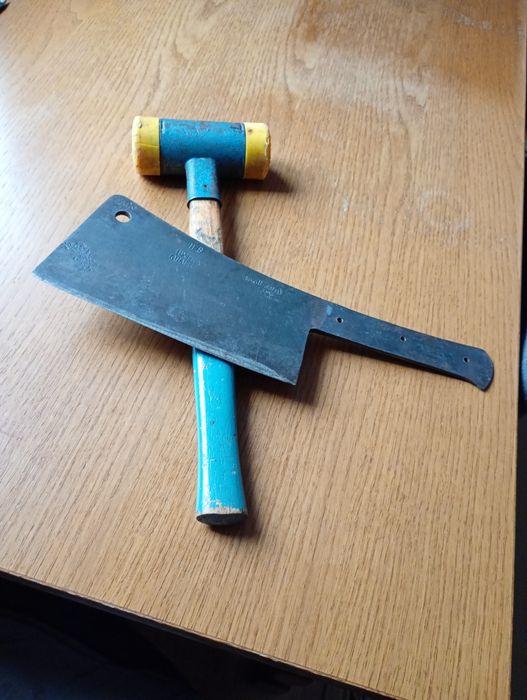 Barda și ciocan pentru tranșat carne și oase