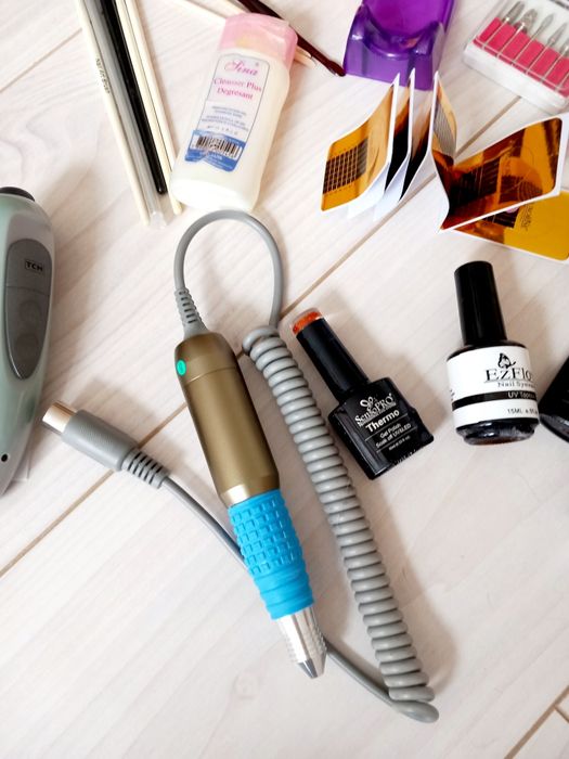 Freza unghii noua,lampa UV profi,capete,geluri, top coat,baza,becuri